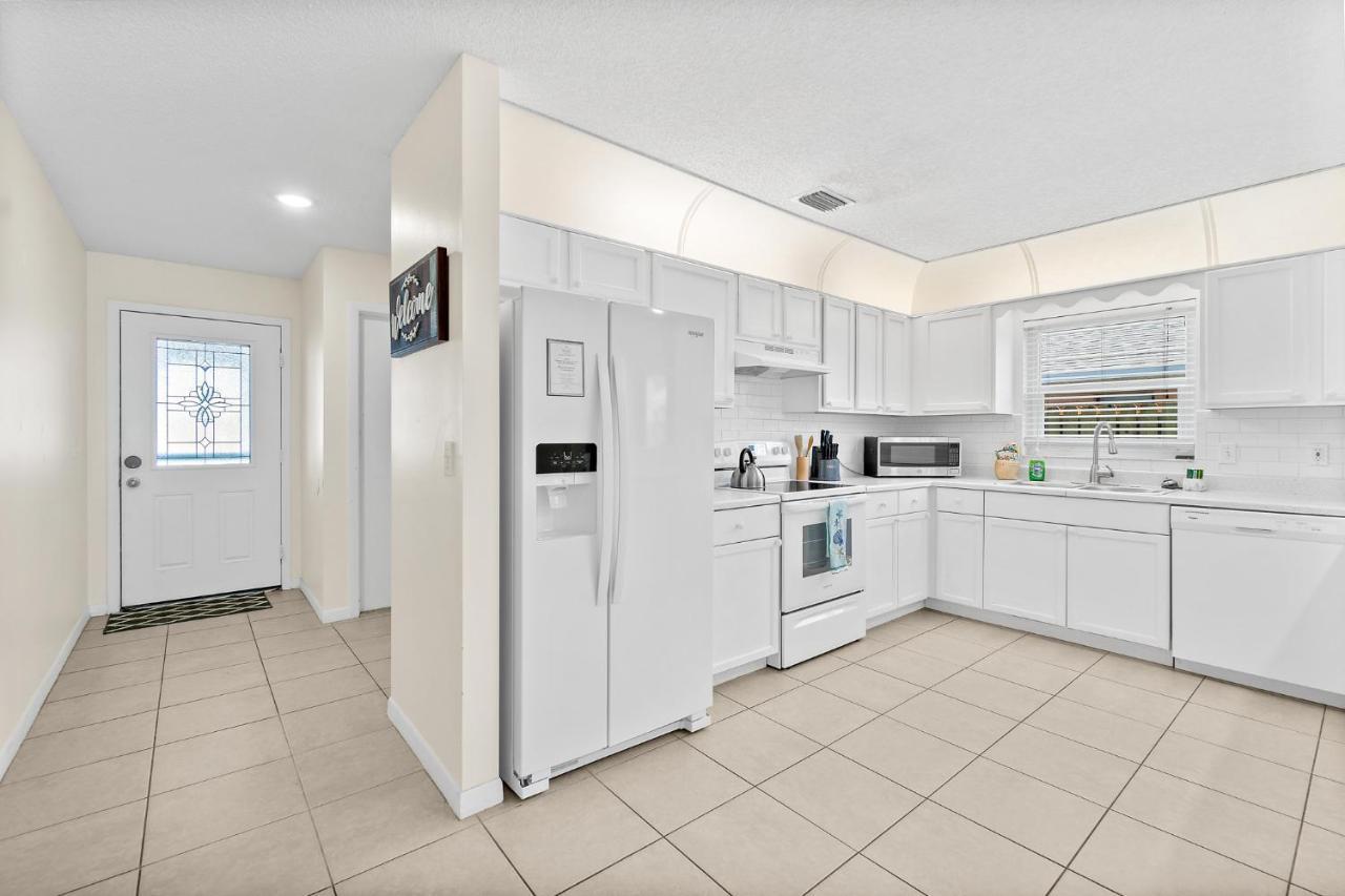 Oceanview Haven - 2Br Beach Townhome With Patio, Shared Heated Pool Steps From Paradise Beach Park! Мельбурн Екстер'єр фото